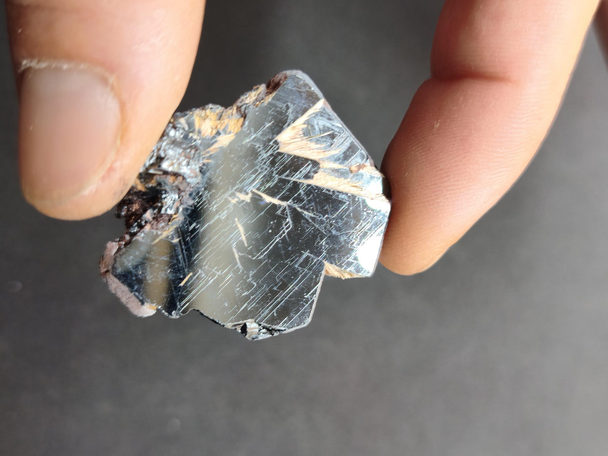 Rutil Hämatit Kristall Stufe 35 mm Brasilien AAA | Goldene Rutilsterne auf schwarzem Hämatit | Natürliche Edelsteine Sammler Mineralien Deko