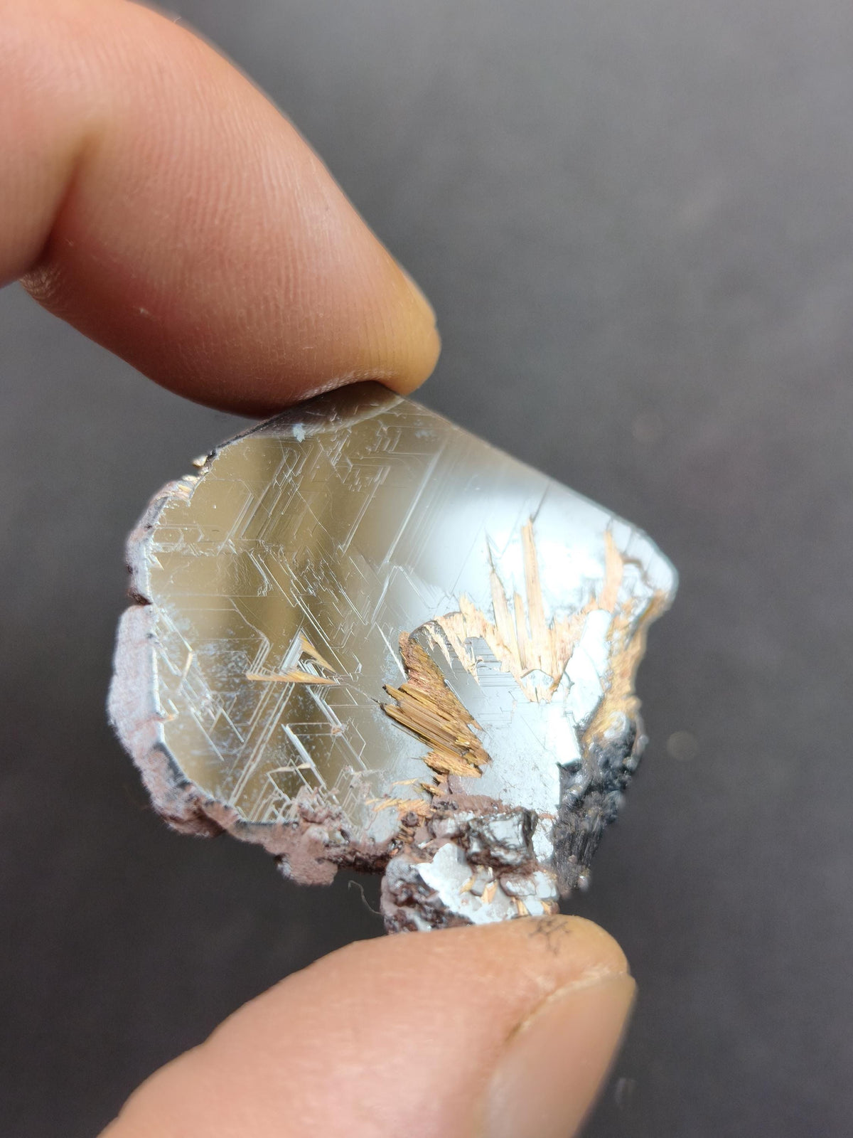 Rutil Hämatit Kristall Stufe 32mm Brasilien AAA | Goldene Rutilsterne auf schwarzem Hämatit | Natürliche Edelsteine Sammler Mineralien Deko