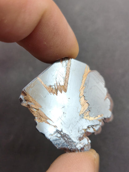 Rutil Hämatit Kristall Stufe 32mm Brasilien AAA | Goldene Rutilsterne auf schwarzem Hämatit | Natürliche Edelsteine Sammler Mineralien Deko