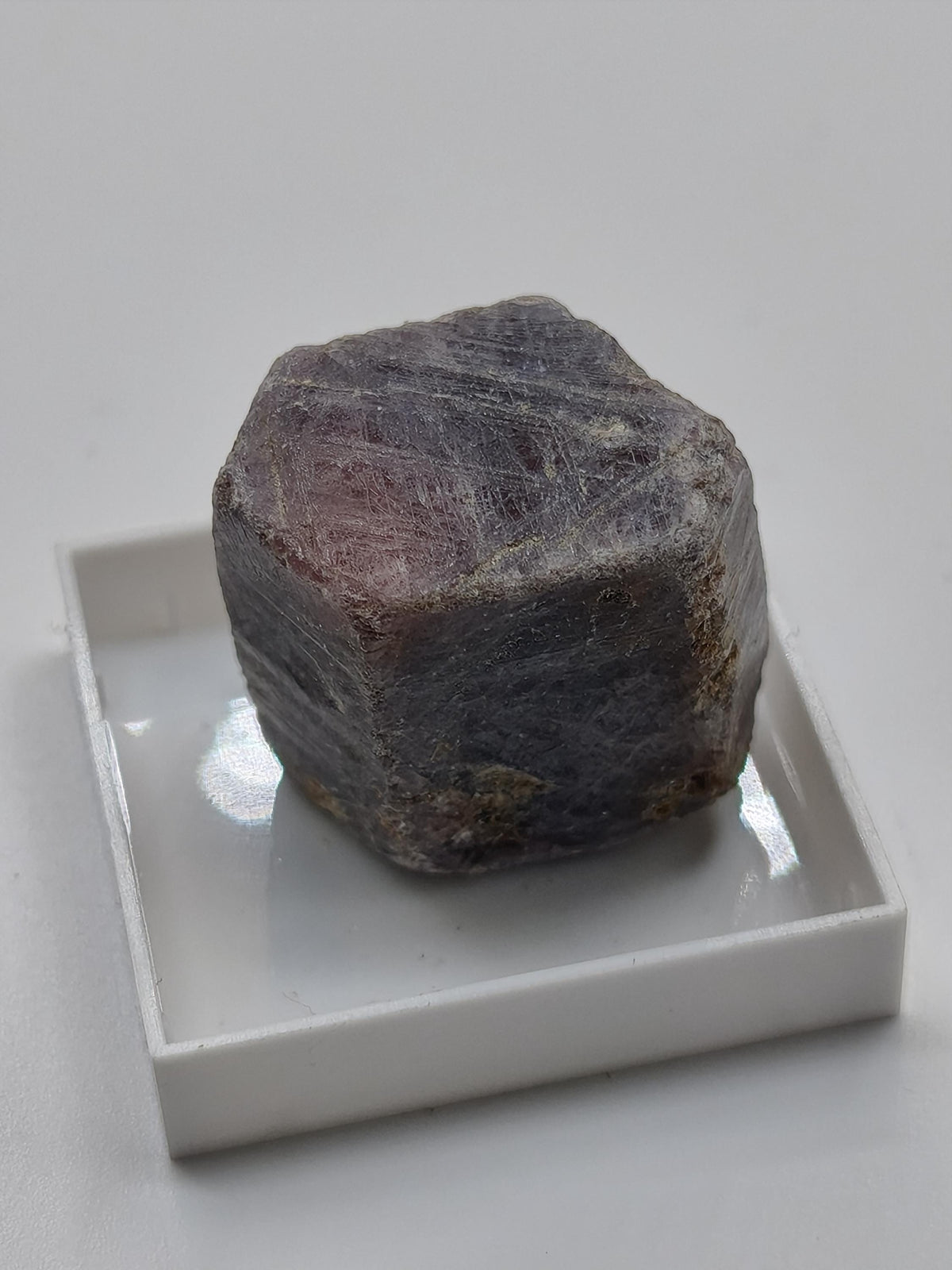 Rubin Saphir Rohkristall aus Tansania 20 mm | Natürlicher violettroter Korund | Sechseckiger Edelstein Sammlermineral Kristalle Geschenk