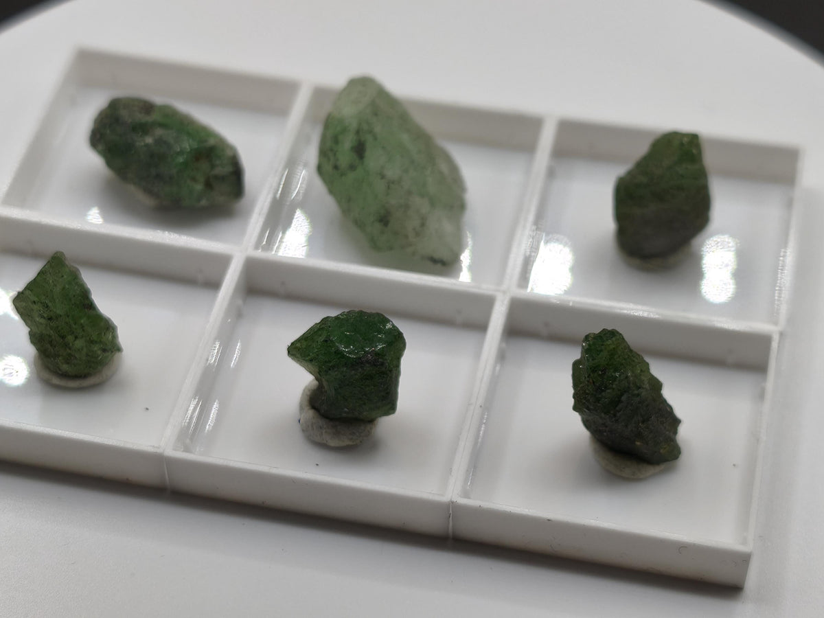 Tsavorit Kristall aus Merelani Tansania | Grüner Granat Rohkristall | Natürlicher Chrom Grossular | Sammler Mineralien roh