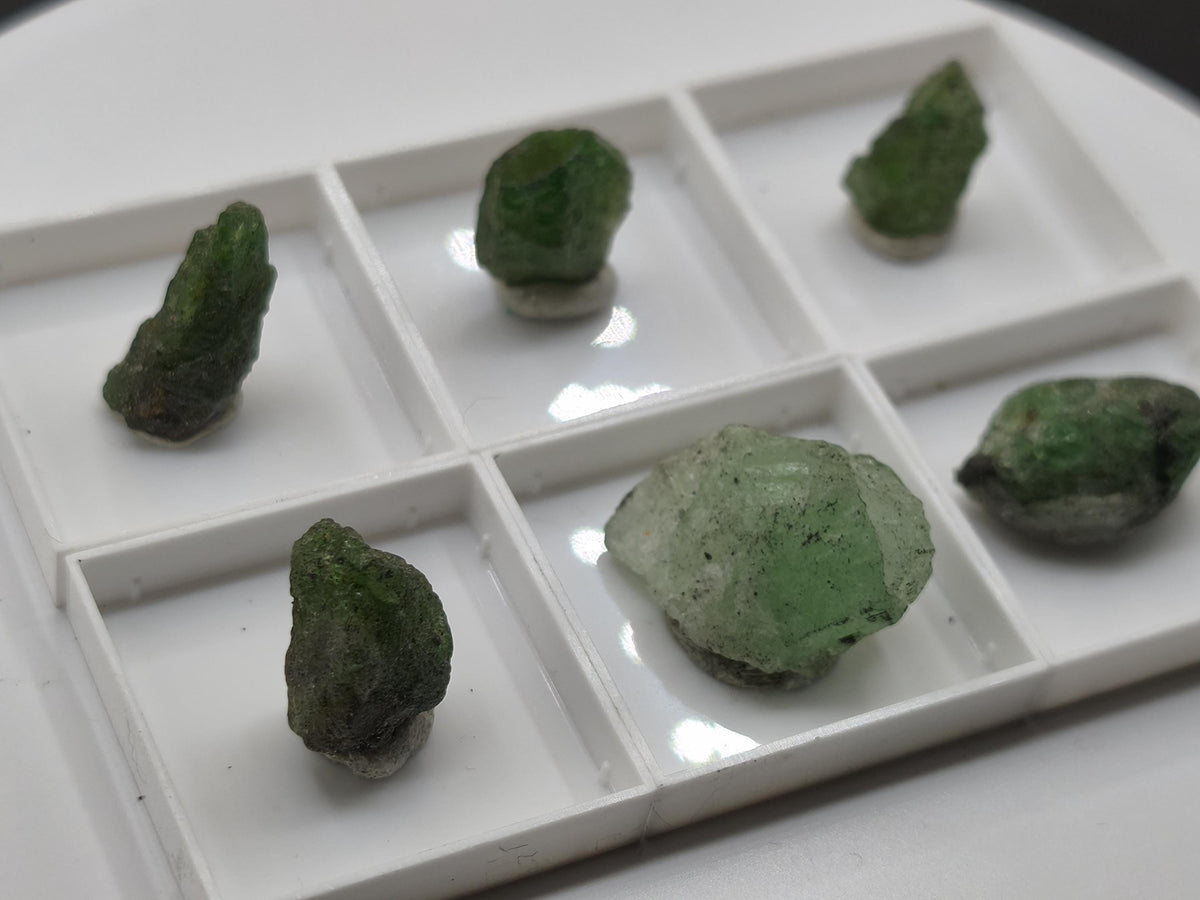 Tsavorit Kristall aus Merelani Tansania | Grüner Granat Rohkristall | Natürlicher Chrom Grossular | Sammler Mineralien roh