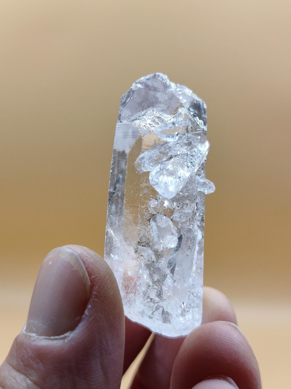 Bergkristall Kristall Stufe 45 mm | Klarer Quarz mit Regenbogenschimmer & Kristallverwachsungen | Natürliches Unikat Sammler Heilstein