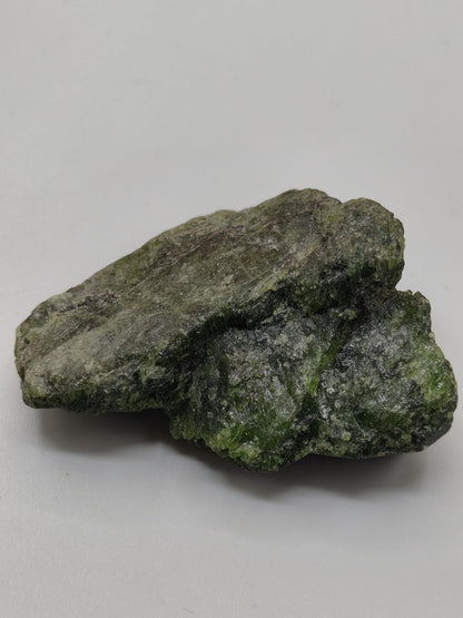 Grüner Diopsid Kristallstufe | Natürlicher Diopsid auf Matrix | 2 Unikate zur Wahl | Sammlermineral Russland Dekostück Sammler Geschenk