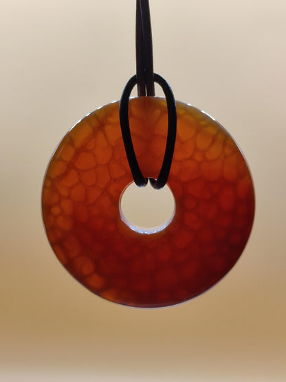 Agate de feu ~ Donut 40mm Collier en pierre précieuse rouge naturel HIPPIE GOA Bohème Pierre de guérison Cristaux Bijoux Pendentif Homme Femme Enfant Cadeau Lui Elle