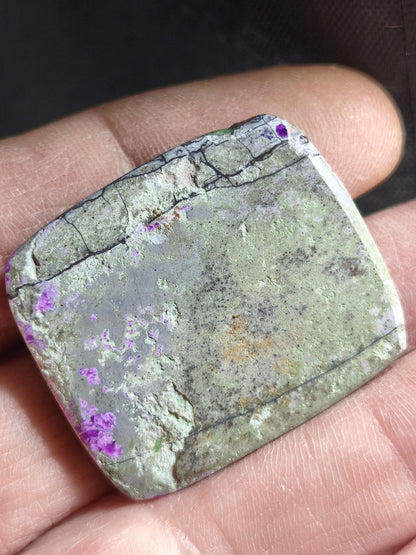 Sugilite 100% naturel, cabochon de sugilite, minéral de collection, haute qualité, placement financier, investissement, pierre de guérison, rareté, pièce unique, thérapie, énergie