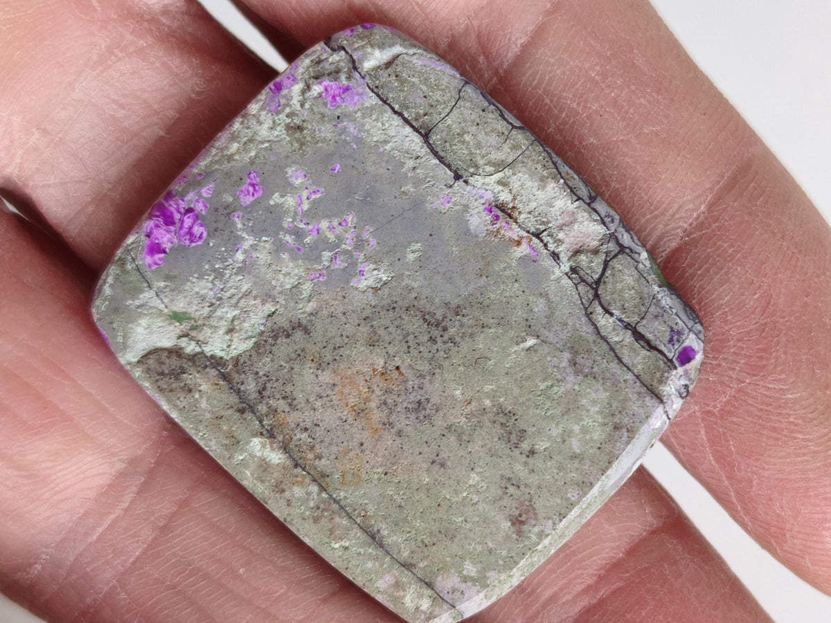 Sugilite 100% naturel, cabochon de sugilite, minéral de collection, haute qualité, placement financier, investissement, pierre de guérison, rareté, pièce unique, thérapie, énergie