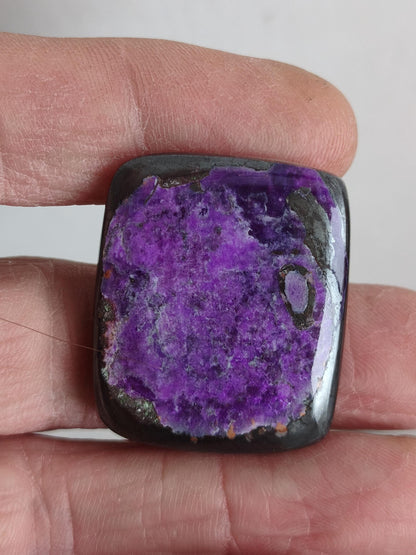 Sugilite 100% naturel, cabochon de sugilite, minéral de collection, haute qualité, placement financier, investissement, pierre de guérison, rareté, pièce unique, thérapie, énergie