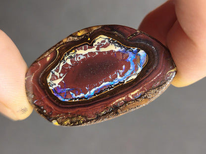 Boulder Opal Nuss AAA Sammlerstein Mineralien Kristalle Cabochon natürlich Heilstein Rarität Muster Australien Queensland