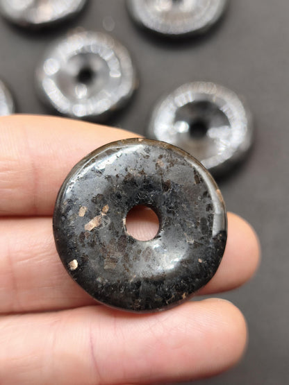 Nuummite Kette 30mm Edelstein Donut Anhänger Rarität schwarz gold Schutz Natur Heilstein Natur  Mann Frau Er Sie Freundin Geschenk Qualität