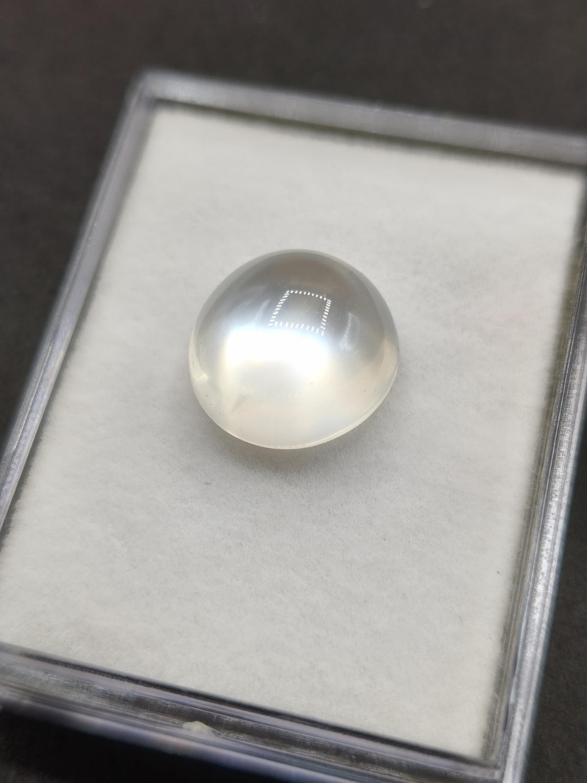 Adular Mondstein AAA Sammlerstein Mineralien Kristalle Cabochon rund natürlich Heilstein Rarität klar schimmer