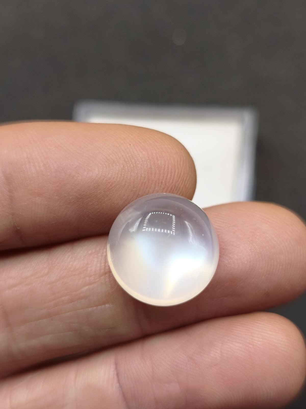Adular Mondstein AAA Sammlerstein Mineralien Kristalle Cabochon rund natürlich Heilstein Rarität klar schimmer