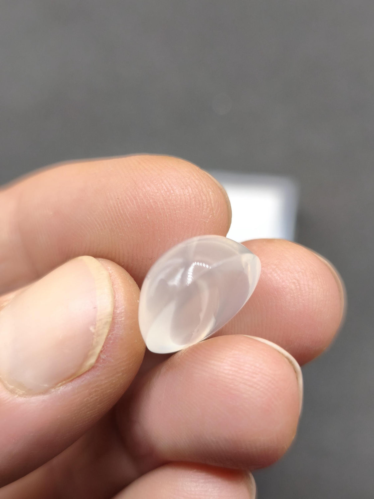 Adular Mondstein AAA Sammlerstein Mineralien Kristalle Cabochon rund natürlich Heilstein Rarität klar schimmer
