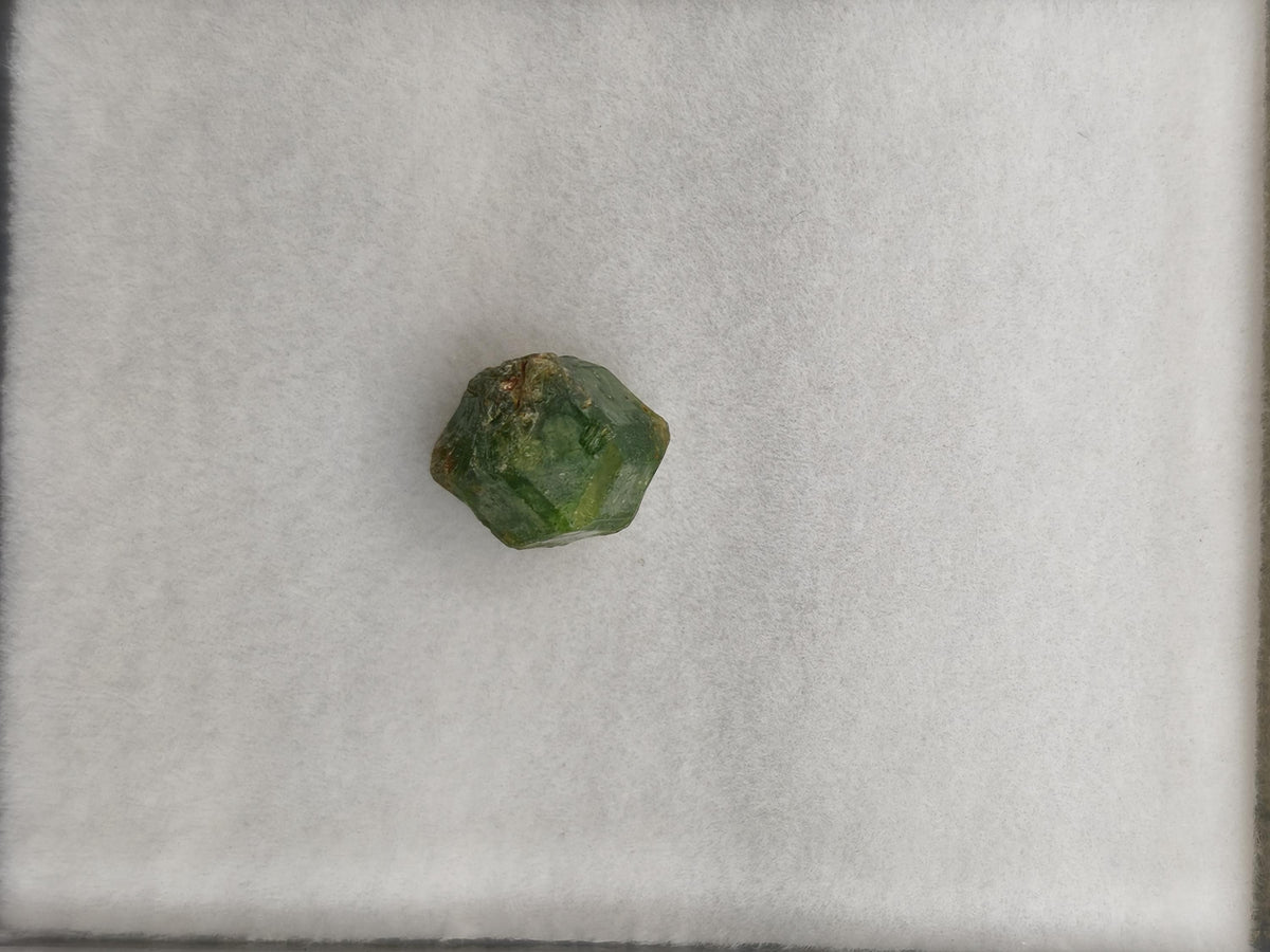 Tsavorit Roh Kristall Sammlerstein Mineralien Tansania grün natürlich Heilstein Rarität klar schimmer