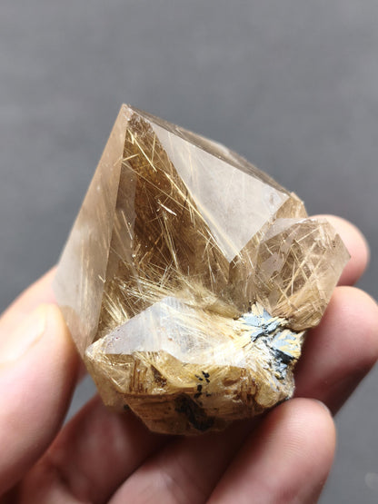 Rutilquarz gold roh Sammler Stufe Pyramide Kristall Rarität ~ Edelstein Deko Heilstein Mineral Kollektion Energie Natur besonders Geschenk