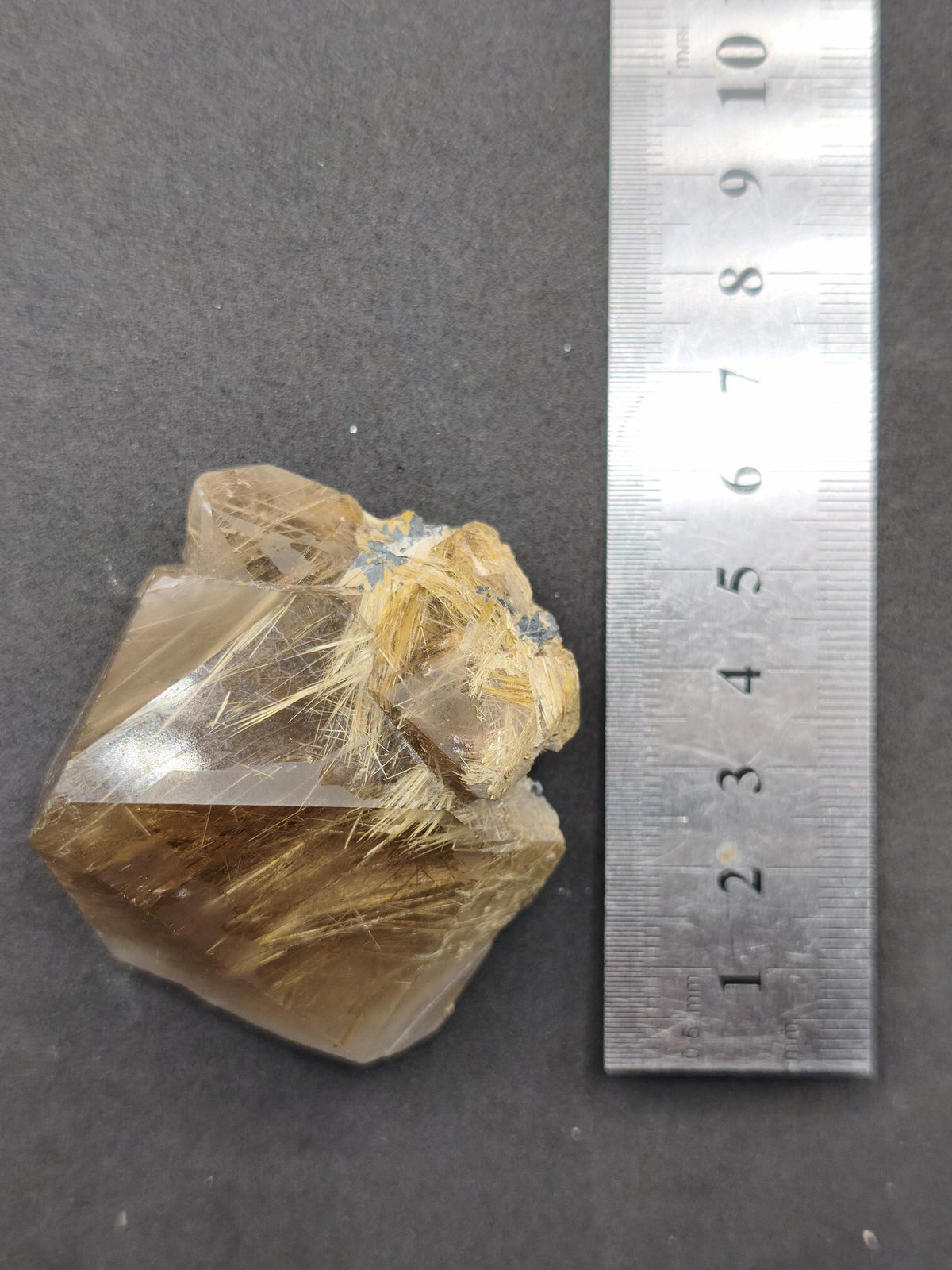 Rutilquarz gold roh Sammler Stufe Pyramide Kristall Rarität ~ Edelstein Deko Heilstein Mineral Kollektion Energie Natur besonders Geschenk