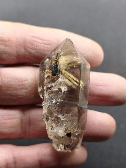Rauchquarz mit Rutil gold roh Sammler Stufe Kristall Rarität ~ Edelstein Deko Heilstein Mineral Kollektion Energie Natur
