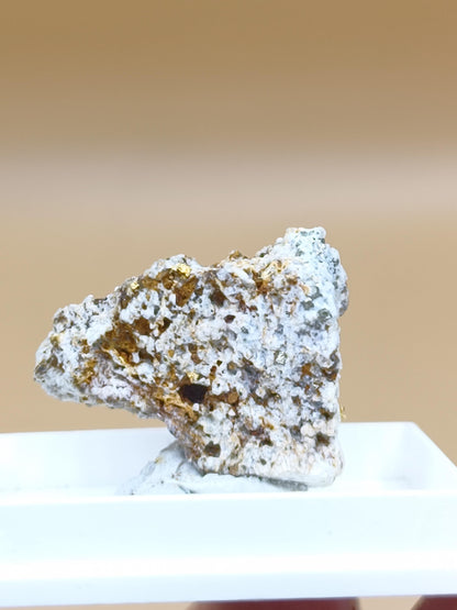 Gediegenes Gold auf Matrix Kristallin – Natürliches Gold aus Zlaté Hory, Tschechien echt natürlich Sammler Mineral selten