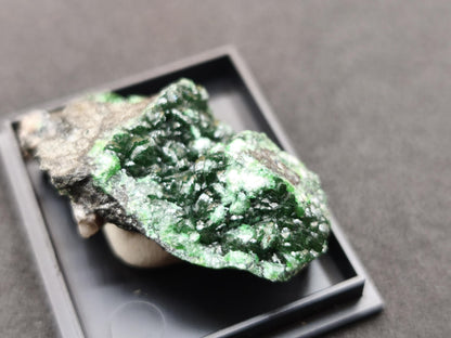 Cuproadamit Kristallstufe Tsumeb Namibia 40 mm | Tiefgrüne Kristalle Zincolivenit  Seltenes Sammlermineral Rarität Sammler roh Stufe Edelst