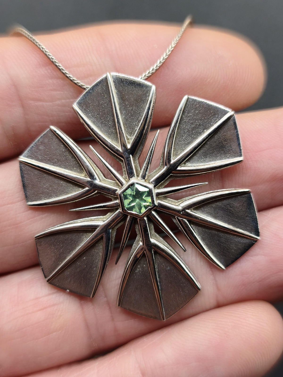 Montana Saphir grün Schneeflocken Kette Vintage mit Edelstein Silber Eiskristall Anhänger Geometrie Silber Schmuck Heilstein Rarität Frau