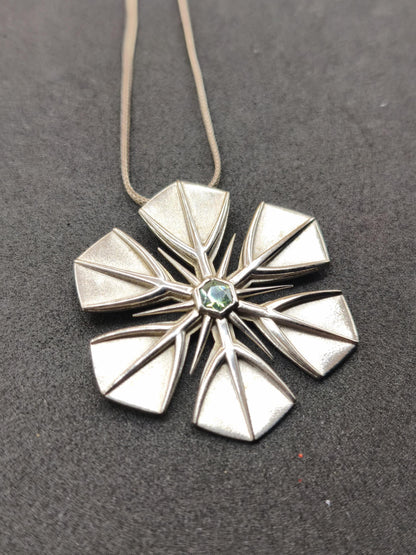 Montana Saphir grün Schneeflocken Kette Vintage mit Edelstein Silber Eiskristall Anhänger Geometrie Silber Schmuck Heilstein Rarität Frau