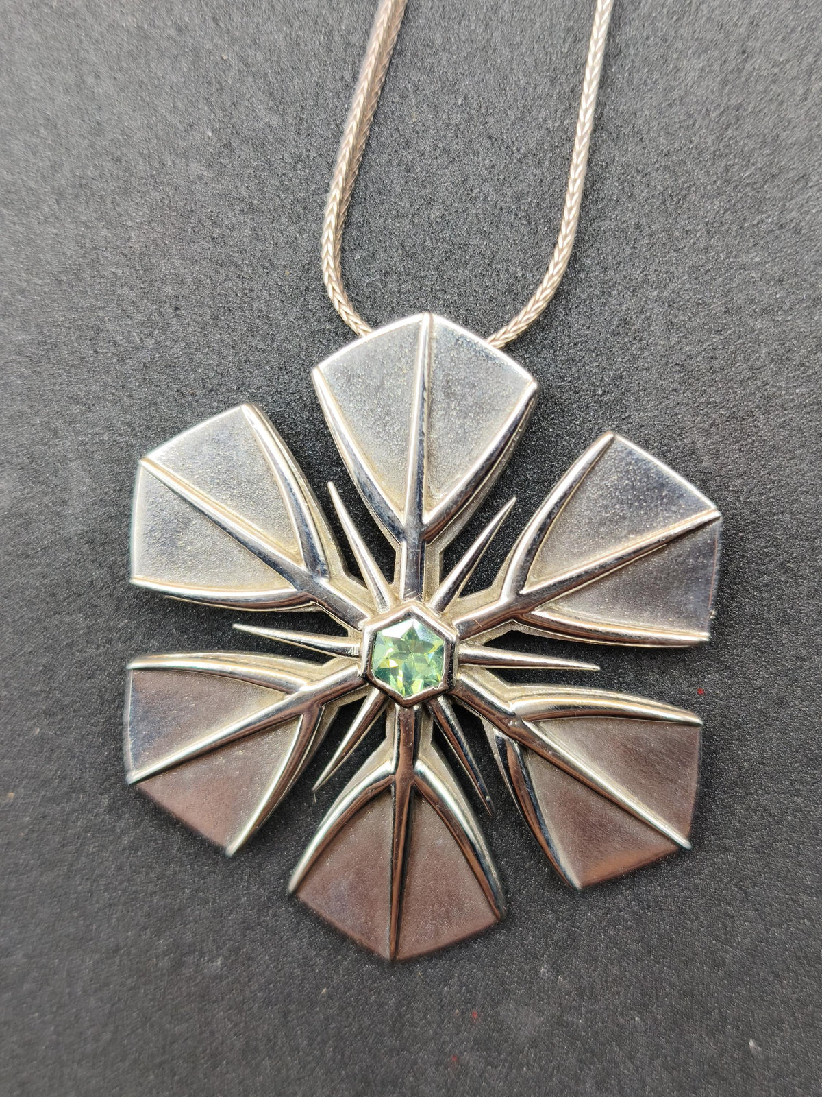 Montana Saphir grün Schneeflocken Kette Vintage mit Edelstein Silber Eiskristall Anhänger Geometrie Silber Schmuck Heilstein Rarität Frau