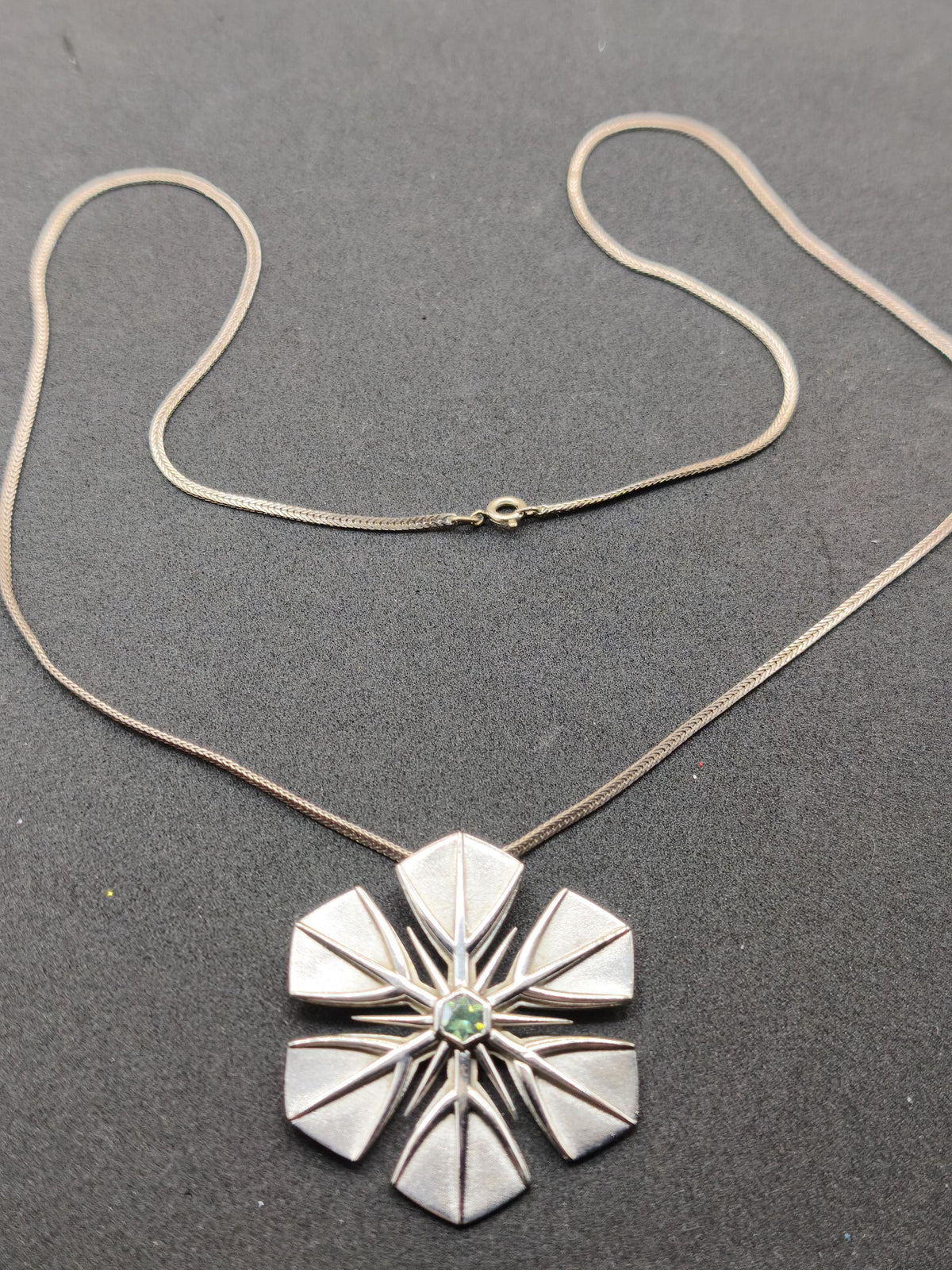 Montana Saphir grün Schneeflocken Kette Vintage mit Edelstein Silber Eiskristall Anhänger Geometrie Silber Schmuck Heilstein Rarität Frau