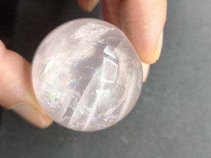 Sternrosenquarz Kugel 40 mm | Rosenquarz mit Regenbogenschimmer & Sterneffekt | Star Rose Quartz | Asterismus Sammler Kugel Kristall Mineral
