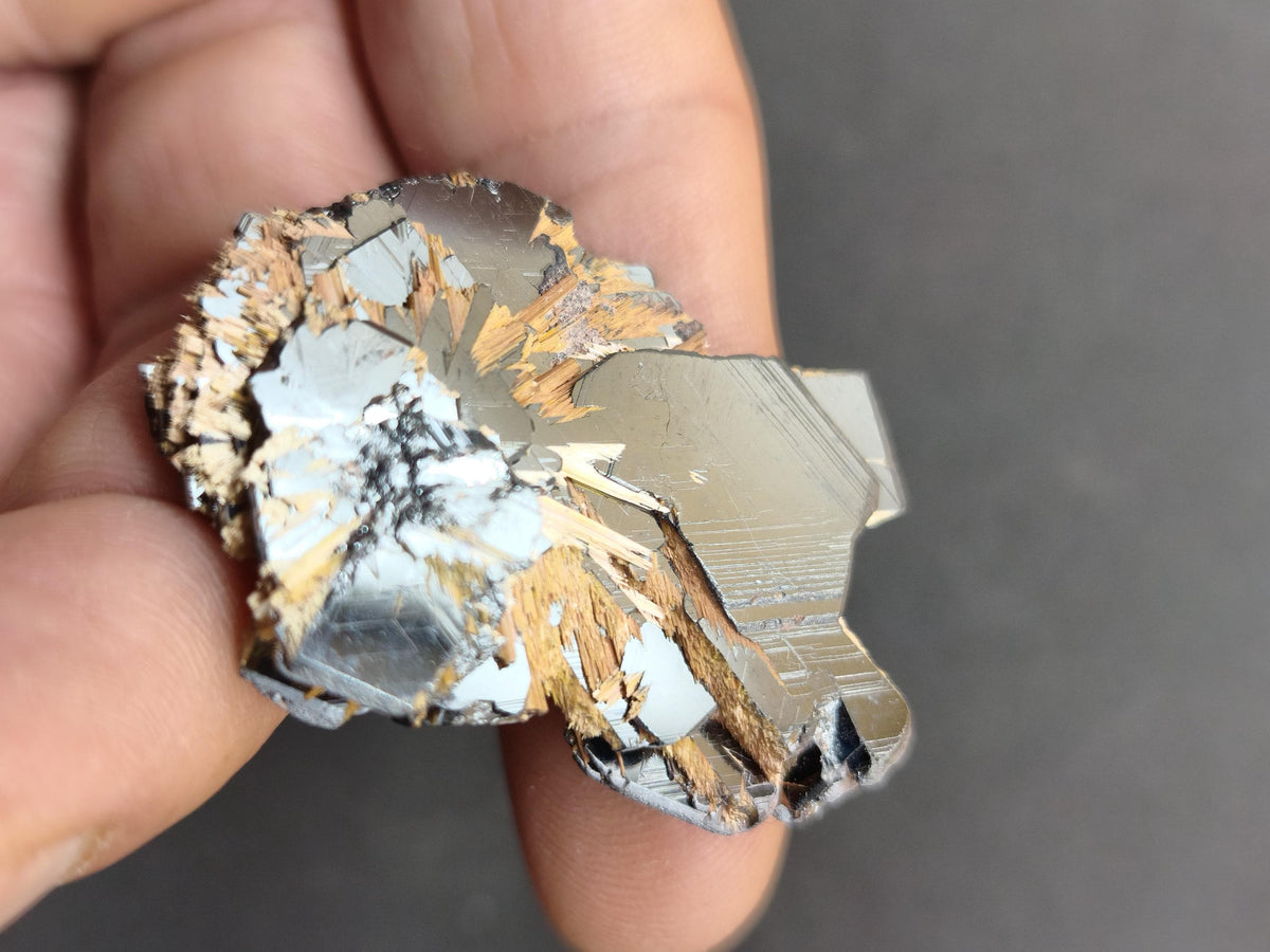 Rutil Hämatit Kristall Stufe 42 mm Brasilien AAA | Goldene Rutilsterne auf schwarzem Hämatit | Natürliche Edelsteine Sammler Mineralien Deko