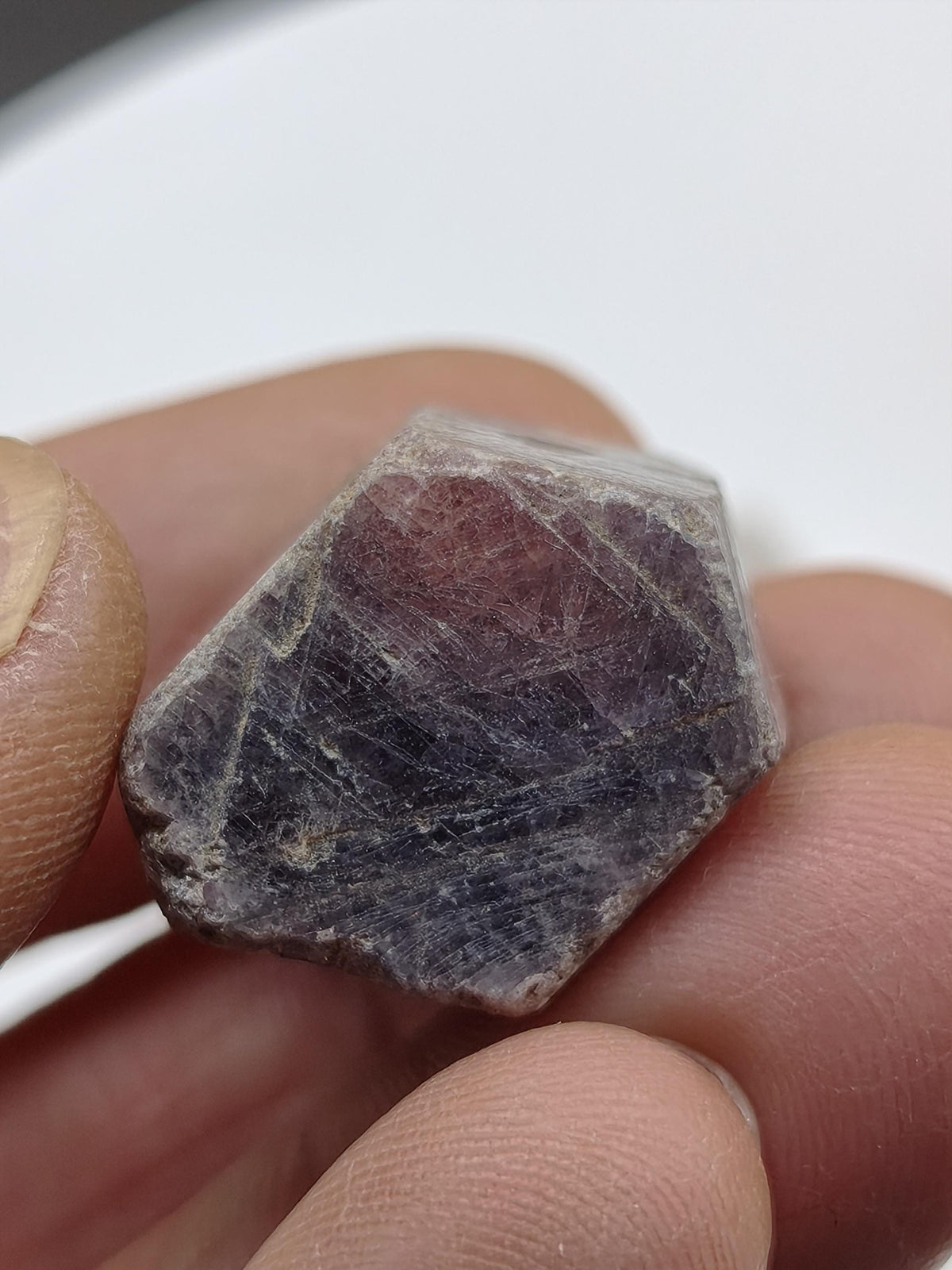 Rubin Saphir Rohkristall aus Tansania 20 mm | Natürlicher violettroter Korund | Sechseckiger Edelstein Sammlermineral Kristalle Geschenk