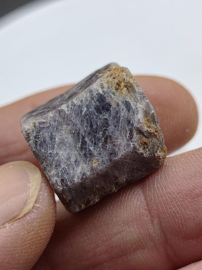 Rubin Saphir Rohkristall aus Tansania 20 mm | Natürlicher violettroter Korund | Sechseckiger Edelstein Sammlermineral Kristalle Geschenk