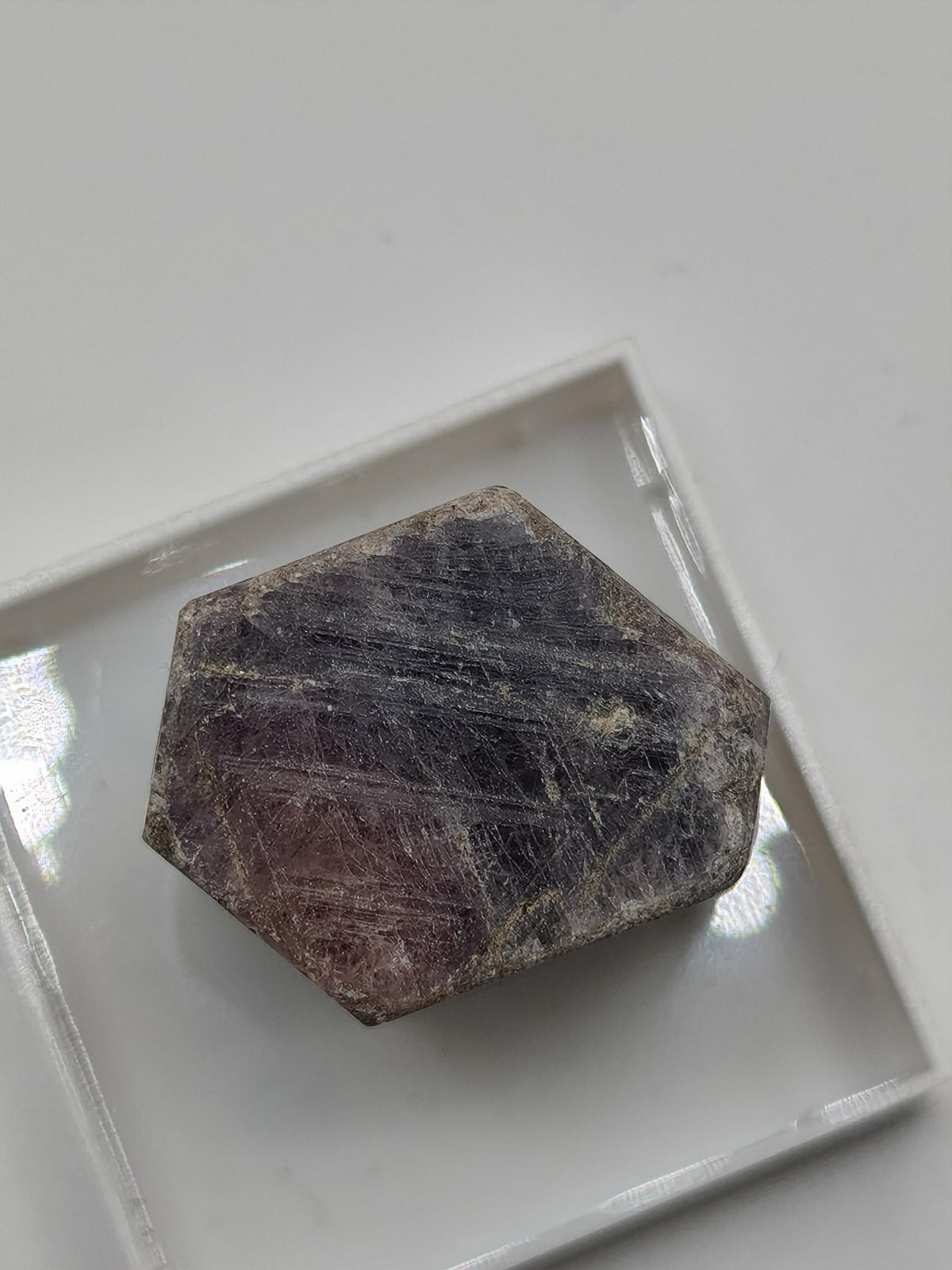Rubin Saphir Rohkristall aus Tansania 20 mm | Natürlicher violettroter Korund | Sechseckiger Edelstein Sammlermineral Kristalle Geschenk