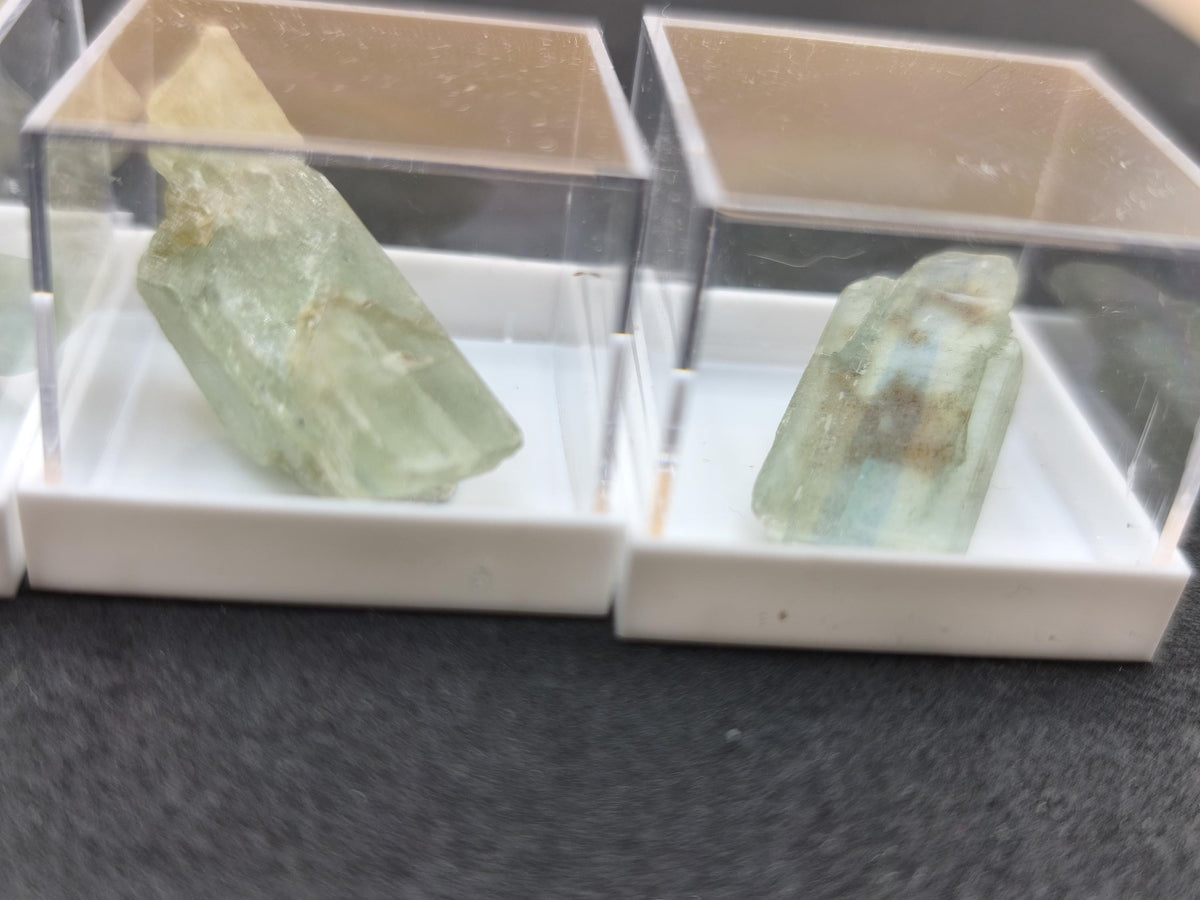 Grüner Cyanit Kristall 25–28 mm | Natürlicher Kyanit Rohstein | Disthen | Mineraliem Stufe Kristall Sammler roh Kristall Edelstein Deko