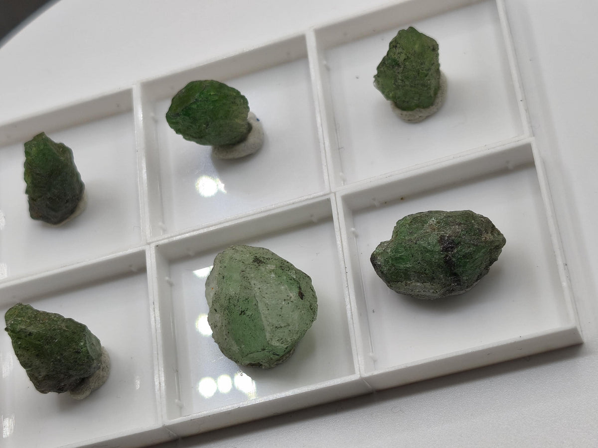 Tsavorit Kristall aus Merelani Tansania | Grüner Granat Rohkristall | Natürlicher Chrom Grossular | Sammler Mineralien roh