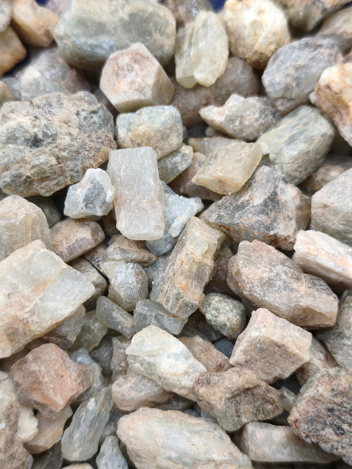 Beryll Mix aus Brasilien | Aquamarin & Grüner Beryll Roh Kristalle | Natursteine 5–25 mm | 20 g oder 50 g Rarität Magische Edelstein Deko