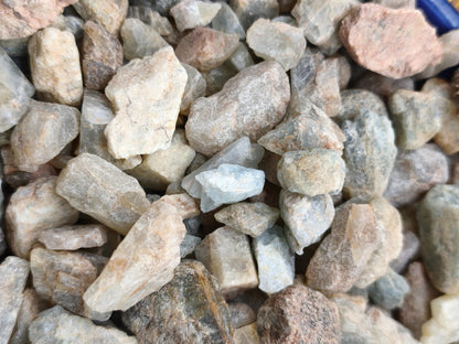 Beryll Mix aus Brasilien | Aquamarin & Grüner Beryll Roh Kristalle | Natursteine 5–25 mm | 20 g oder 50 g Rarität Magische Edelstein Deko