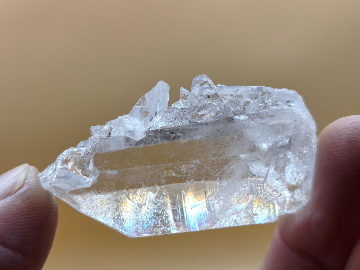 Bergkristall Kristall Stufe 45 mm | Klarer Quarz mit Regenbogenschimmer & Kristallverwachsungen | Natürliches Unikat Sammler Heilstein