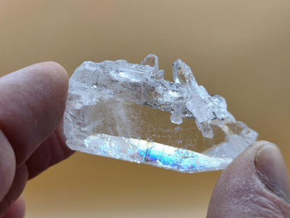Bergkristall Kristall Stufe 45 mm | Klarer Quarz mit Regenbogenschimmer & Kristallverwachsungen | Natürliches Unikat Sammler Heilstein