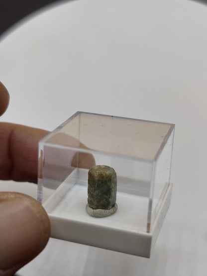 Grüner Saphir Rohkristall 7,5 ct | Natürlicher Korund Kristall Grüner Edelstein | Sammlermineral Unikat Sechseckiger Edelstein Rarität