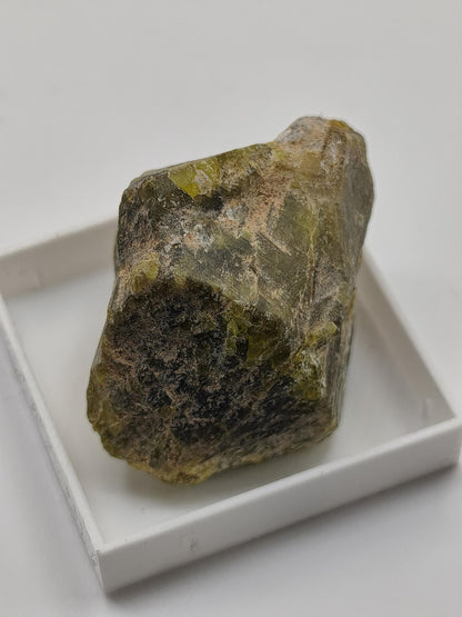 Grüner Beryll Rohkristall 30 mm | Olivgrüner Naturkristall | Seltenes Sammlermineral | Unikat Naturmineral Sammlerstück Selten Kristall