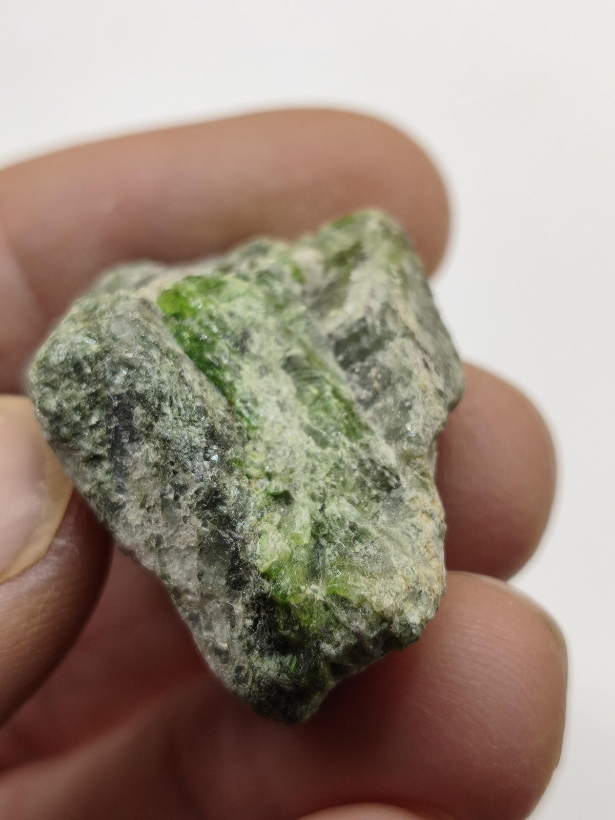 Grüner Diopsid Kristallstufe | Natürlicher Diopsid auf Matrix | 2 Unikate zur Wahl | Sammlermineral Russland Dekostück Sammler Geschenk