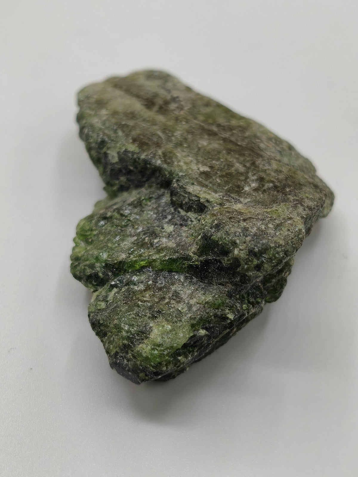 Grüner Diopsid Kristallstufe | Natürlicher Diopsid auf Matrix | 2 Unikate zur Wahl | Sammlermineral Russland Dekostück Sammler Geschenk
