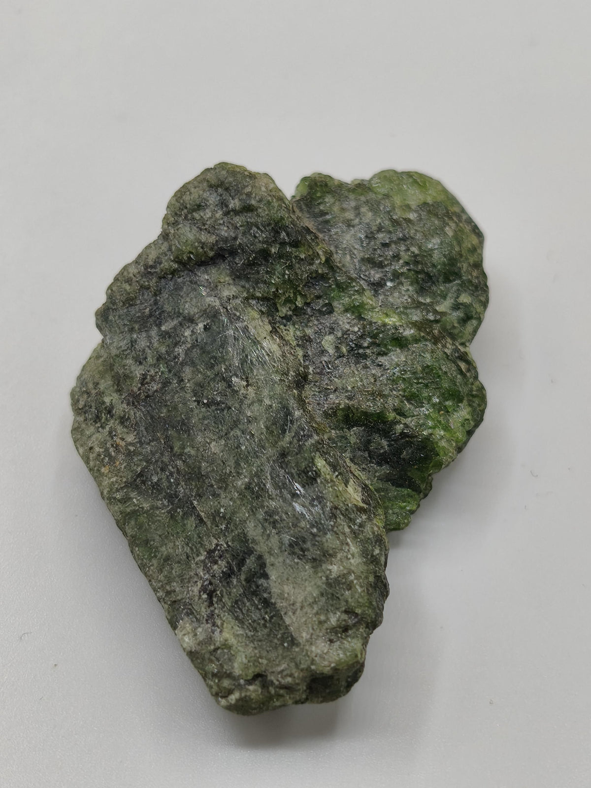 Grüner Diopsid Kristallstufe | Natürlicher Diopsid auf Matrix | 2 Unikate zur Wahl | Sammlermineral Russland Dekostück Sammler Geschenk