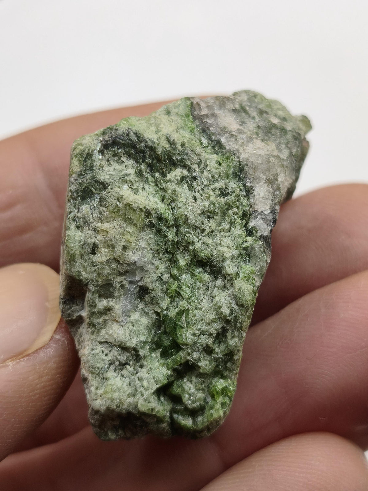 Grüner Diopsid Kristallstufe | Natürlicher Diopsid auf Matrix | 2 Unikate zur Wahl | Sammlermineral Russland Dekostück Sammler Geschenk
