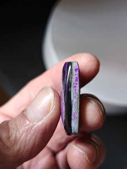 Sugilite 100% naturel, cabochon de sugilite, minéral de collection, haute qualité, placement financier, investissement, pierre de guérison, rareté, pièce unique, thérapie, énergie