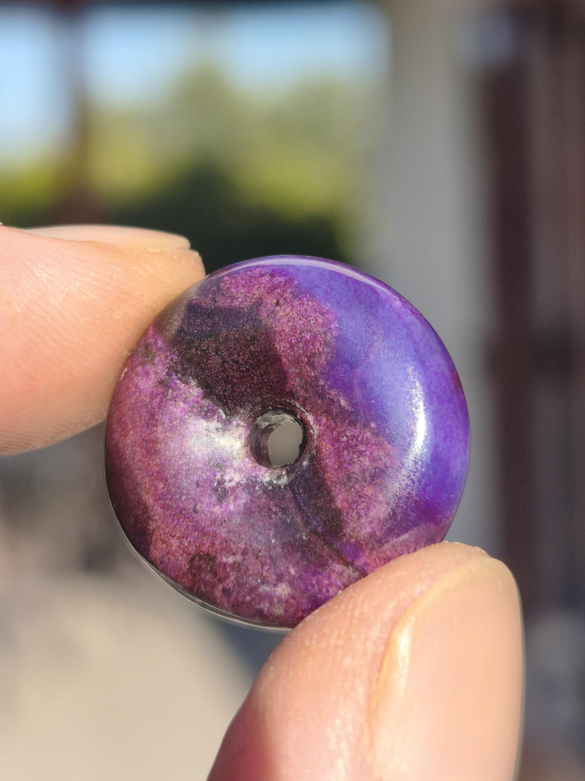 Sugilith Kette Donut Edelstein Anhänger Kristall Heilstein Rarität selten Sammler Mineral lila rund Geschenk für Mann Frau Er Sie Rarität