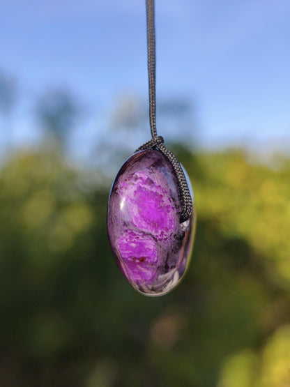 Sugilith Kette Donut Edelstein Anhänger Kristall Heilstein Rarität selten Sammler Mineral lila rund Geschenk für Mann Frau Er Sie Rarität