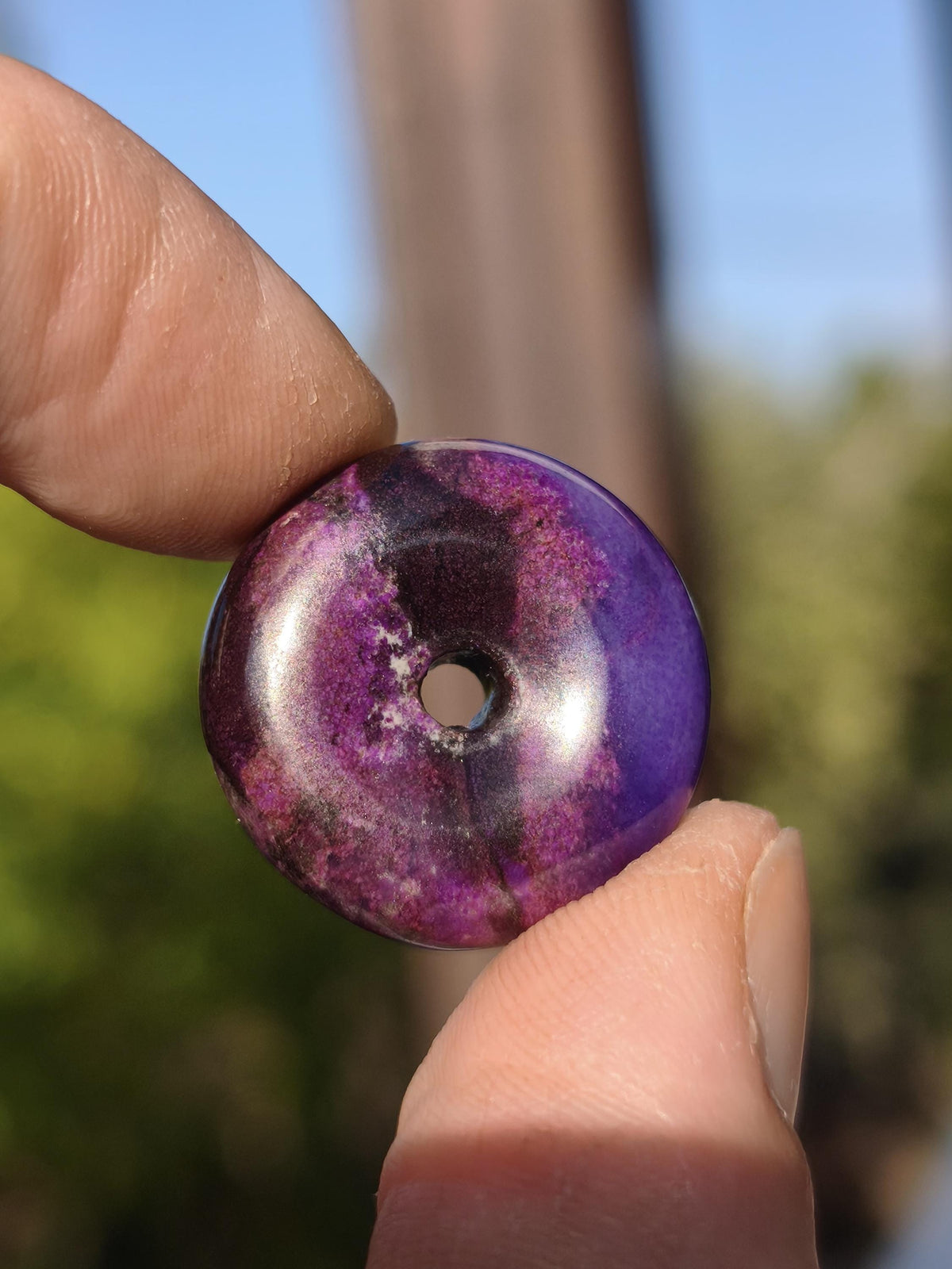 Sugilith Kette Donut Edelstein Anhänger Kristall Heilstein Rarität selten Sammler Mineral lila rund Geschenk für Mann Frau Er Sie Rarität