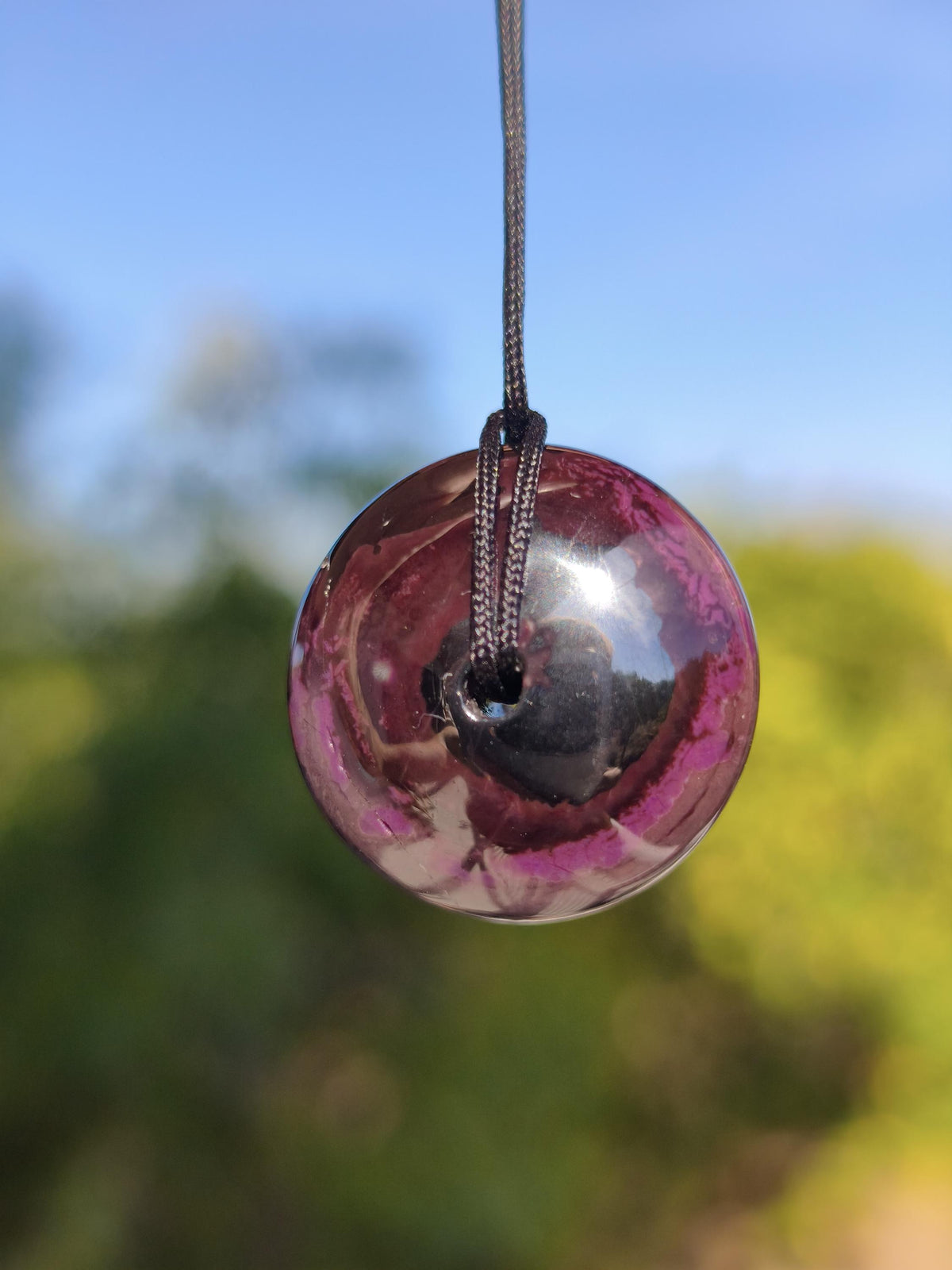 Sugilith Kette Donut Edelstein Anhänger Kristall Heilstein Rarität selten Sammler Mineral lila rund Geschenk für Mann Frau Er Sie Rarität