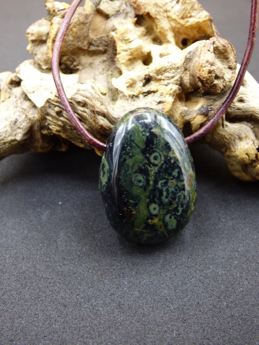 Kabamba Rhyolith / Eldarit - Edelstein Kette grün Heilstein Sie Mann Frau Geschenk Glück Anhänger HIPPIE GOA Boho Tibet Ethno Natur Unikat - Art of Nature Berlin